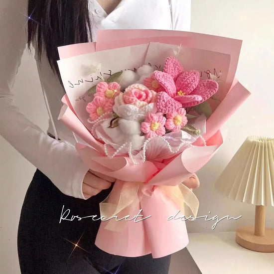 Rose and tulip knitted bouquet - The Aurora Touch