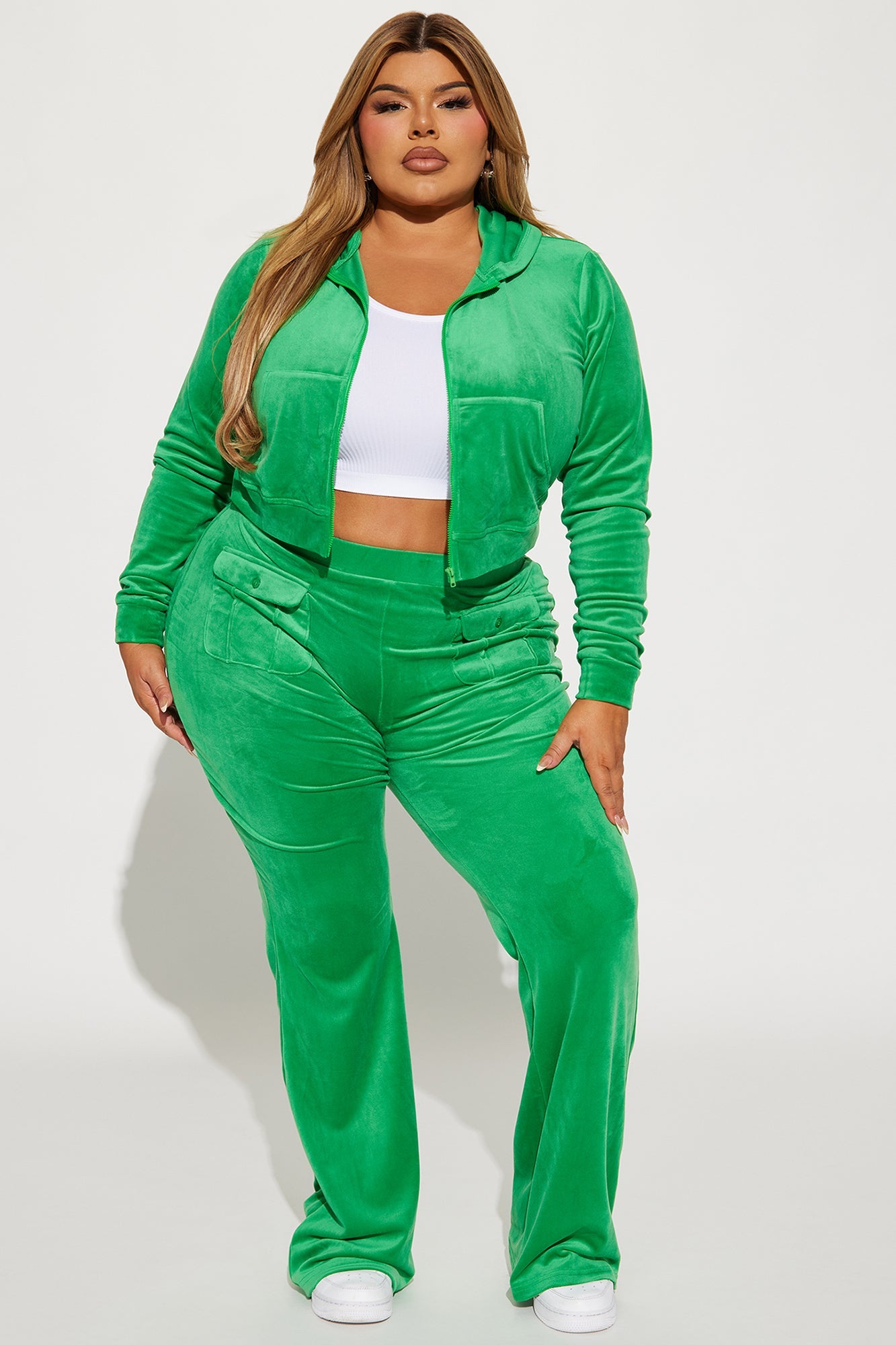 https://cdn.shopify.com/s/files/1/0293/9277/files/10-25-23Studio3_CB_IM_15-01-13_48_202307012SET_Kellygreen_5061_PLUS_PXF.jpg?v=1698878192