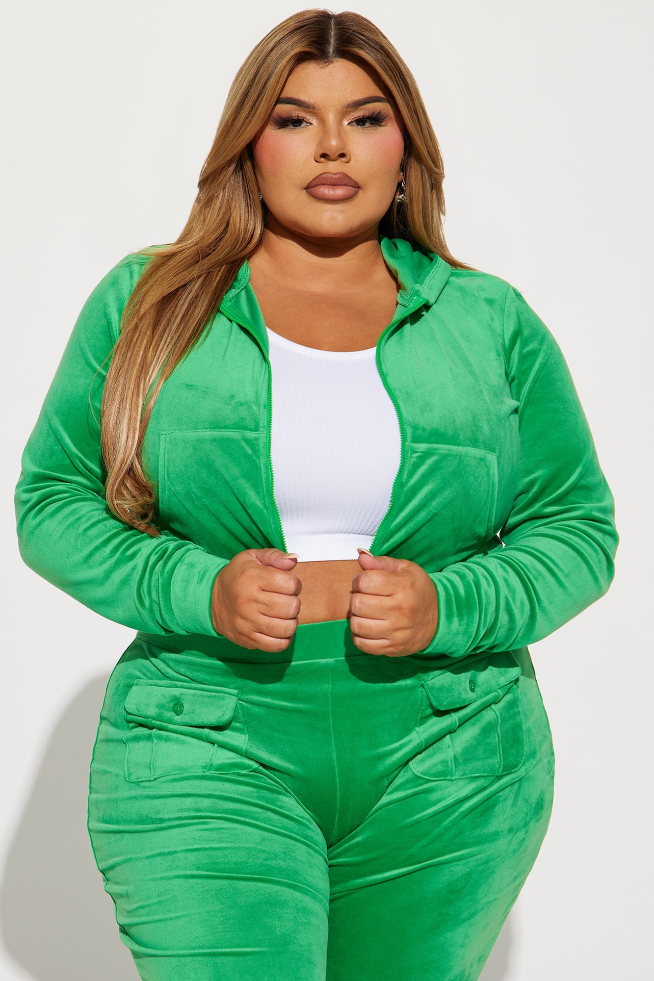 https://cdn.shopify.com/s/files/1/0293/9277/files/10-25-23Studio3_CB_IM_15-01-20_48_202307012SET_Kellygreen_5067_PLUS_PXF.jpg?v=1698878192