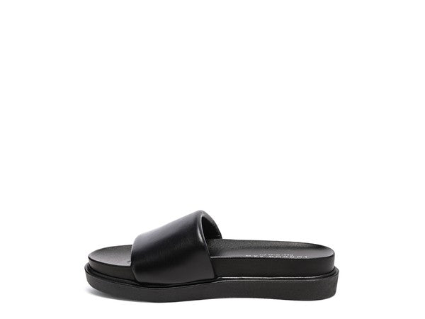 MOULDED BLACK & WHITE MINIMILIST FASHION POOL SLIDESS72C0C8CD184B01133D1C0995F5E918EB/15590837_814c7695-a9f2-4310-bd8b-7e5f1a11309c.jpg