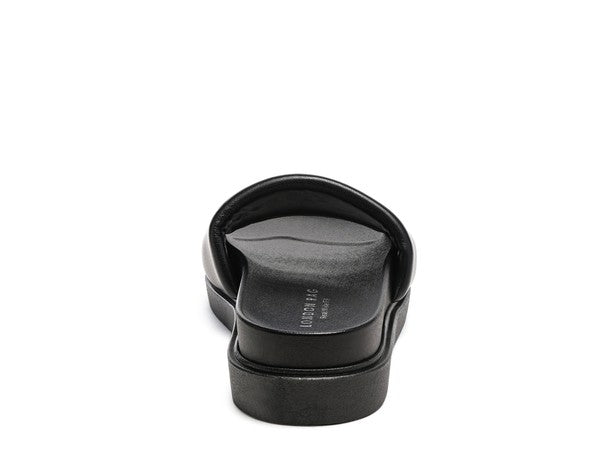 MOULDED BLACK & WHITE MINIMILIST FASHION POOL SLIDES72C0C8CD184B01133D1C0995F5E918EB/15590837_d8f4c234-9969-4c84-bea1-5c1066077175.jpg