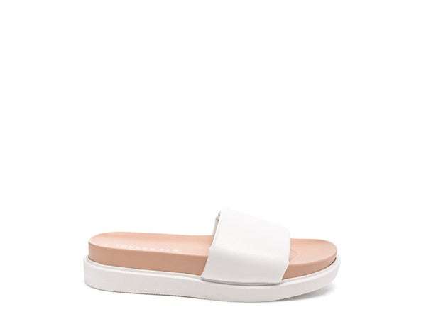 MOULDED BLACK & WHITE MINIMILIST FASHION POOL SLIDES72C0C8CD184B01133D1C0995F5E918EB/15590837_ec1a96b7-475b-4a43-b688-daaebd5a98ad.jpg