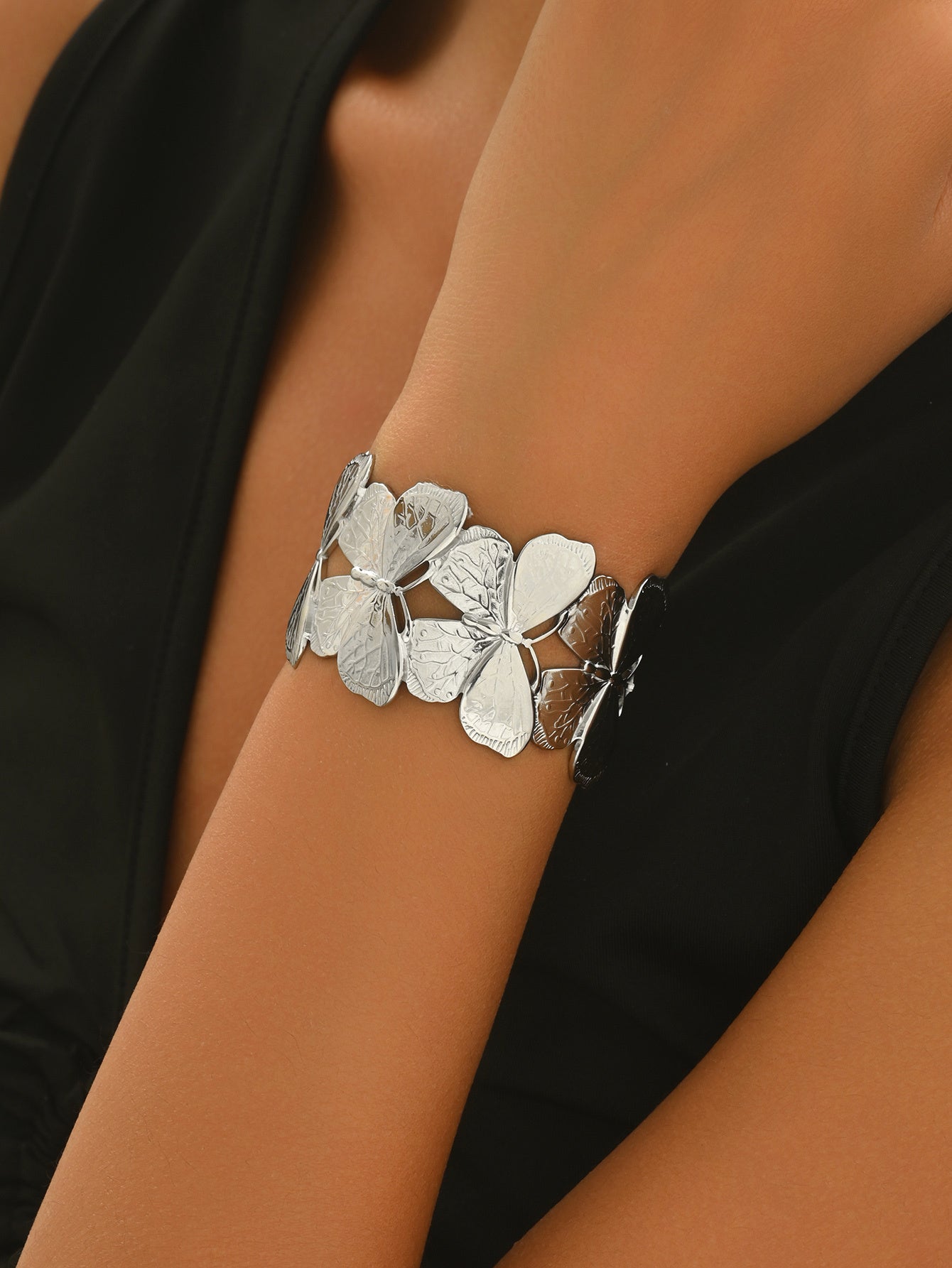 Lxalry Platinum Plated Stainless Steel Floral Carved Mirror Bracelet -Hypoallergenic