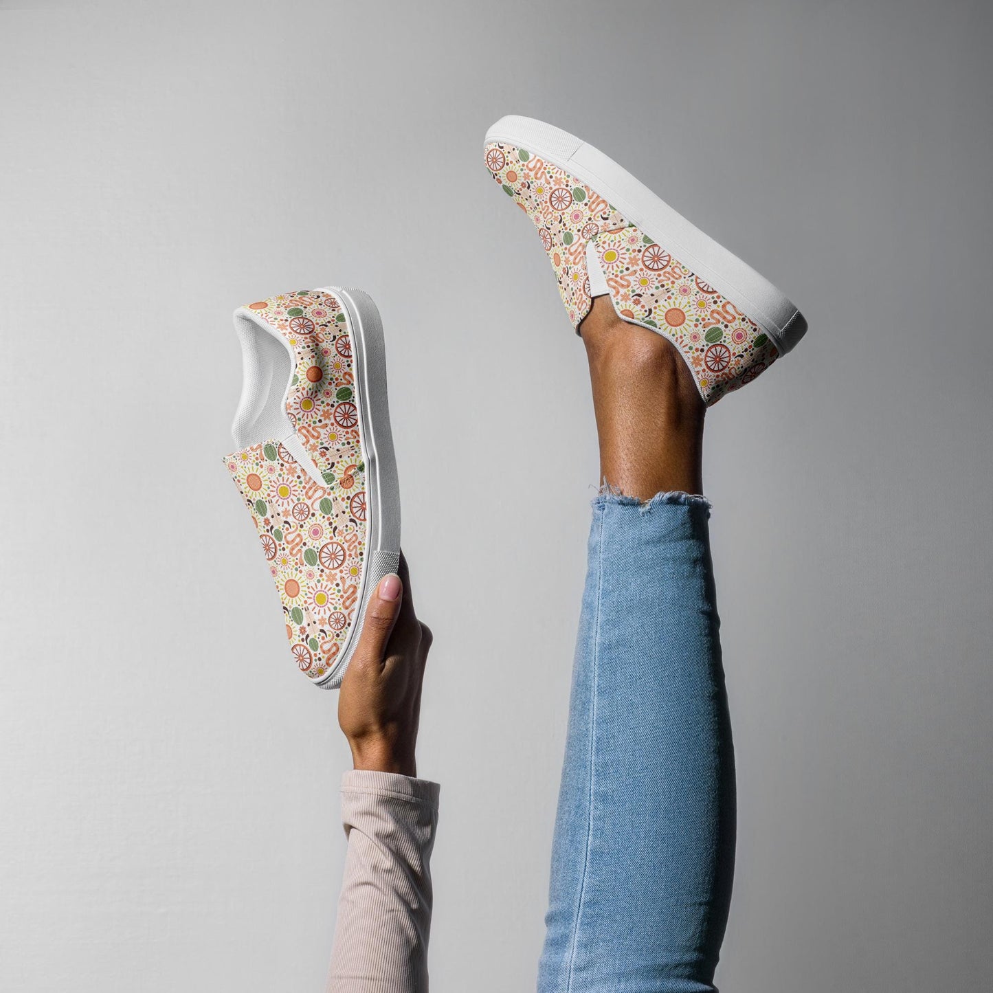 Women’s slip-on canvas shoes, Country style light color pattern vans style canvas casual stylish jean pairing adjustable soft female shoe