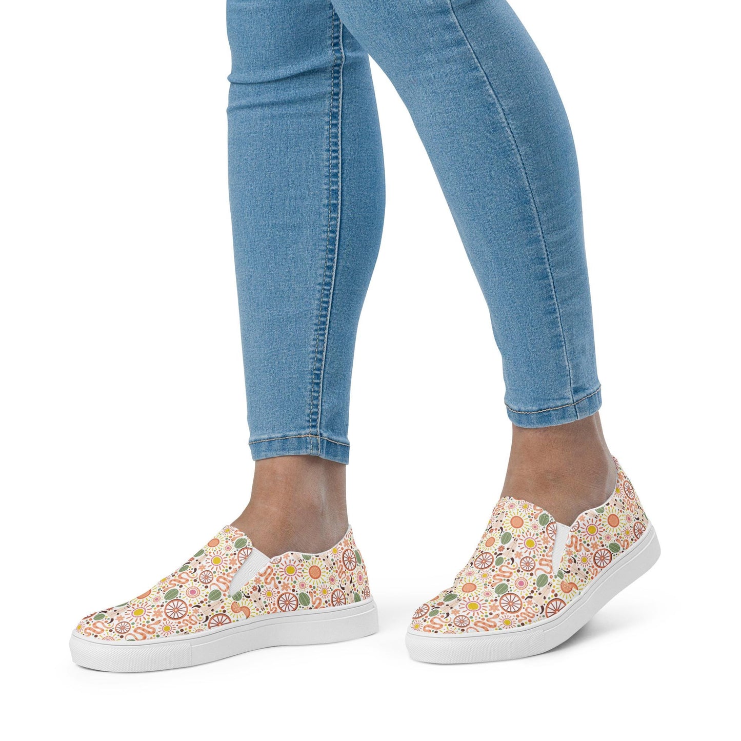 Women’s slip-on canvas shoes, Country style light color pattern vans style canvas casual stylish jean pairing adjustable soft female shoe