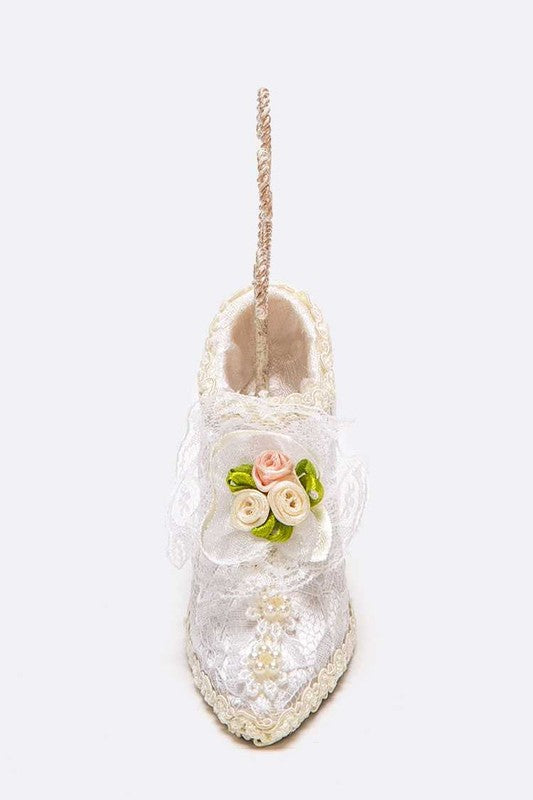 Laced Shoe Jewelry Display0_18966d01-eef5-4518-855d-28f489abfa77.jpg