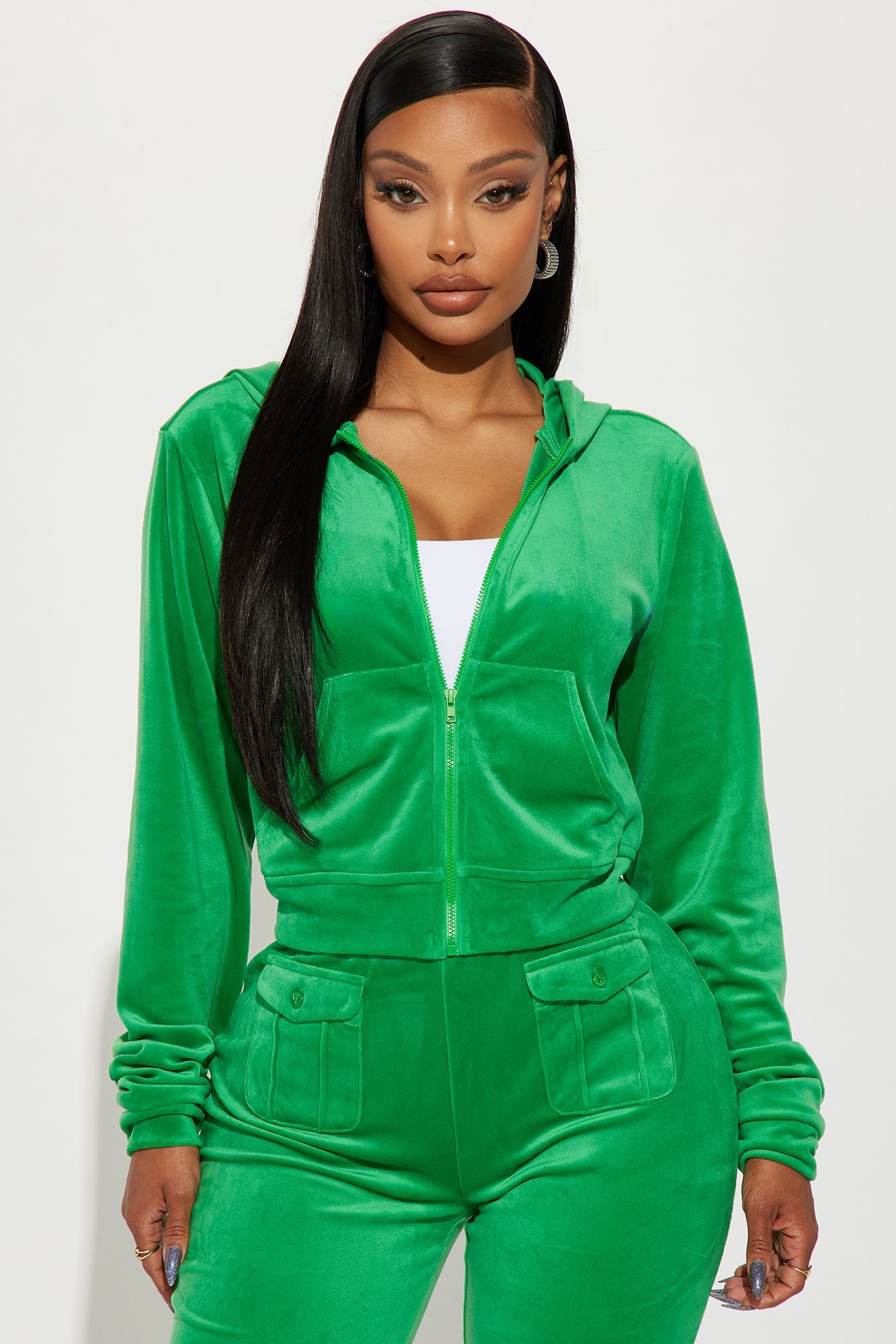 https://cdn.shopify.com/s/files/1/0293/9277/files/10-25-23Studio2_KJ_RL_13-45-26_25_202307012SET_Kellygreen_67948_SG.jpg?v=1698795898