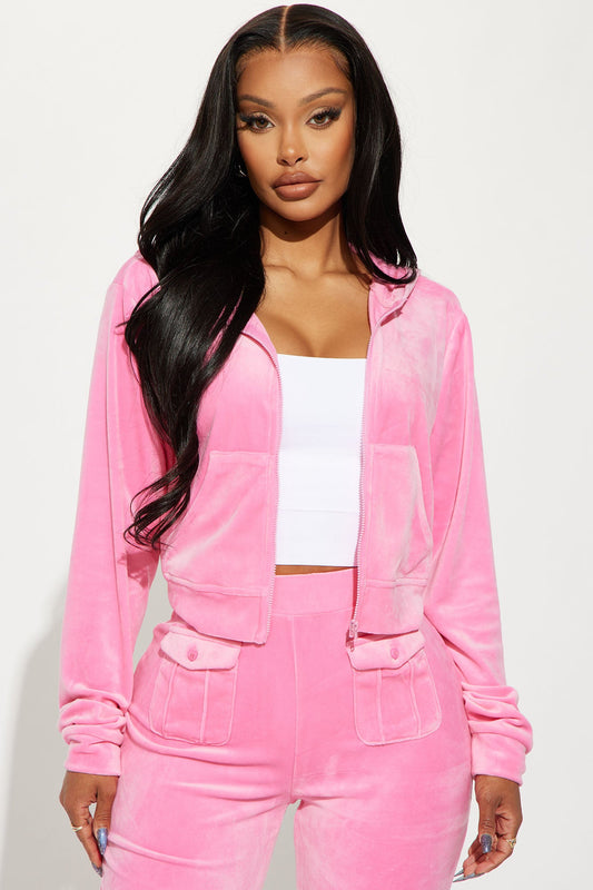 https://cdn.shopify.com/s/files/1/0293/9277/files/10-28-23Studio2_KJ_RL_13-29-39_50_202307012SET_Pink_69182_DG.jpg?v=1699048488