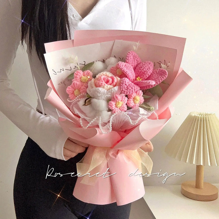 Rose and tulip knitted bouquet - The Aurora Touch