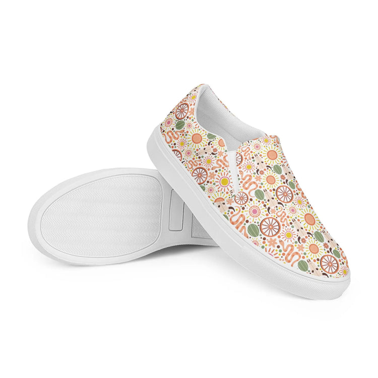 Women’s slip-on canvas shoes, Country style light color pattern vans style canvas casual stylish jean pairing adjustable soft female shoe