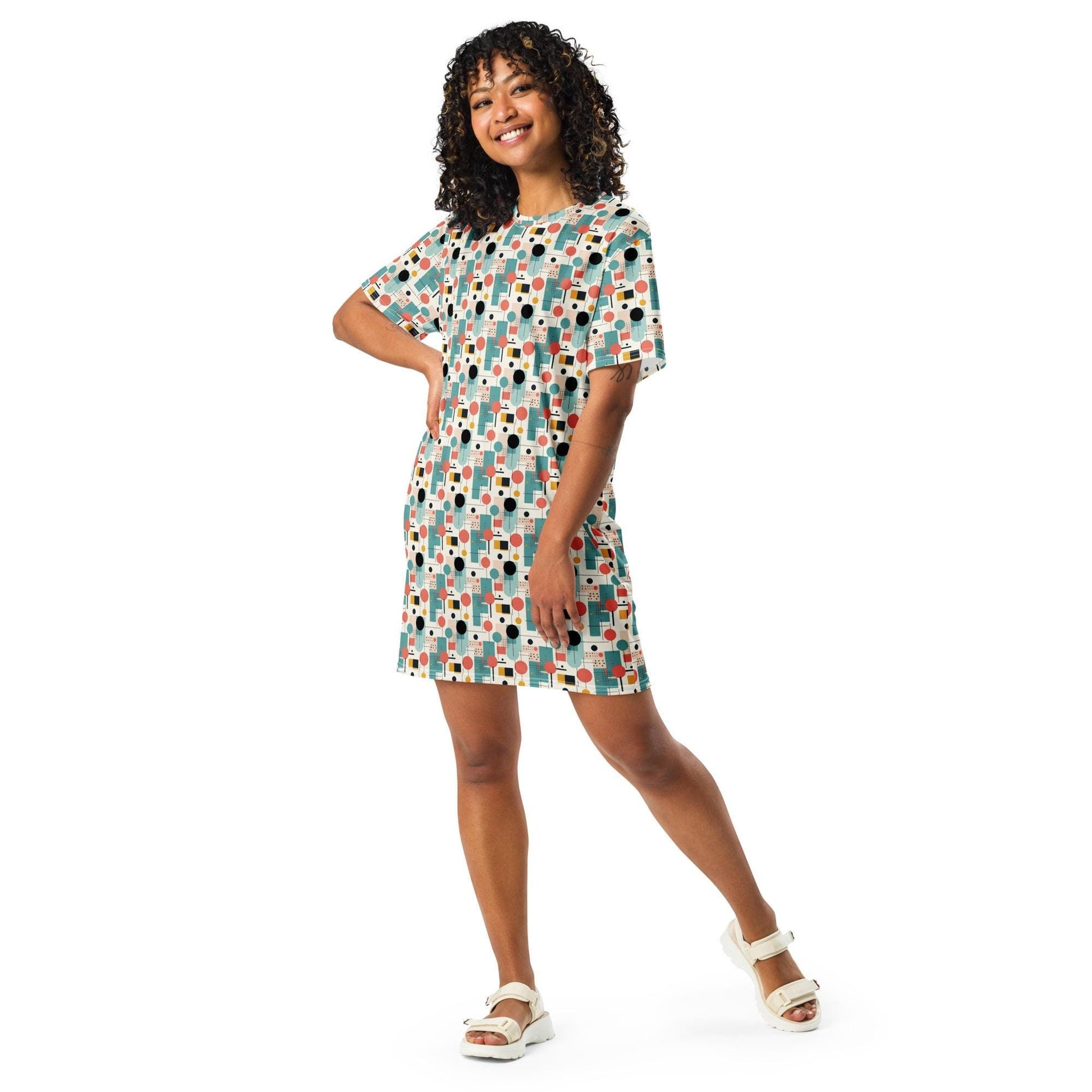 90&#39;s Retro Geometric Print Women’s Shirt Dress – Bold, Stylish & Timeless T-shirt dress Everyday Female Wear