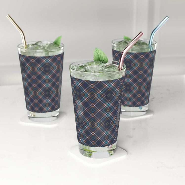 Plaid Design Pint Glass, 16oz - Perfect for Parties, BBQs, Home Bars, Gifts, and Celebrations, Unique Drinkware