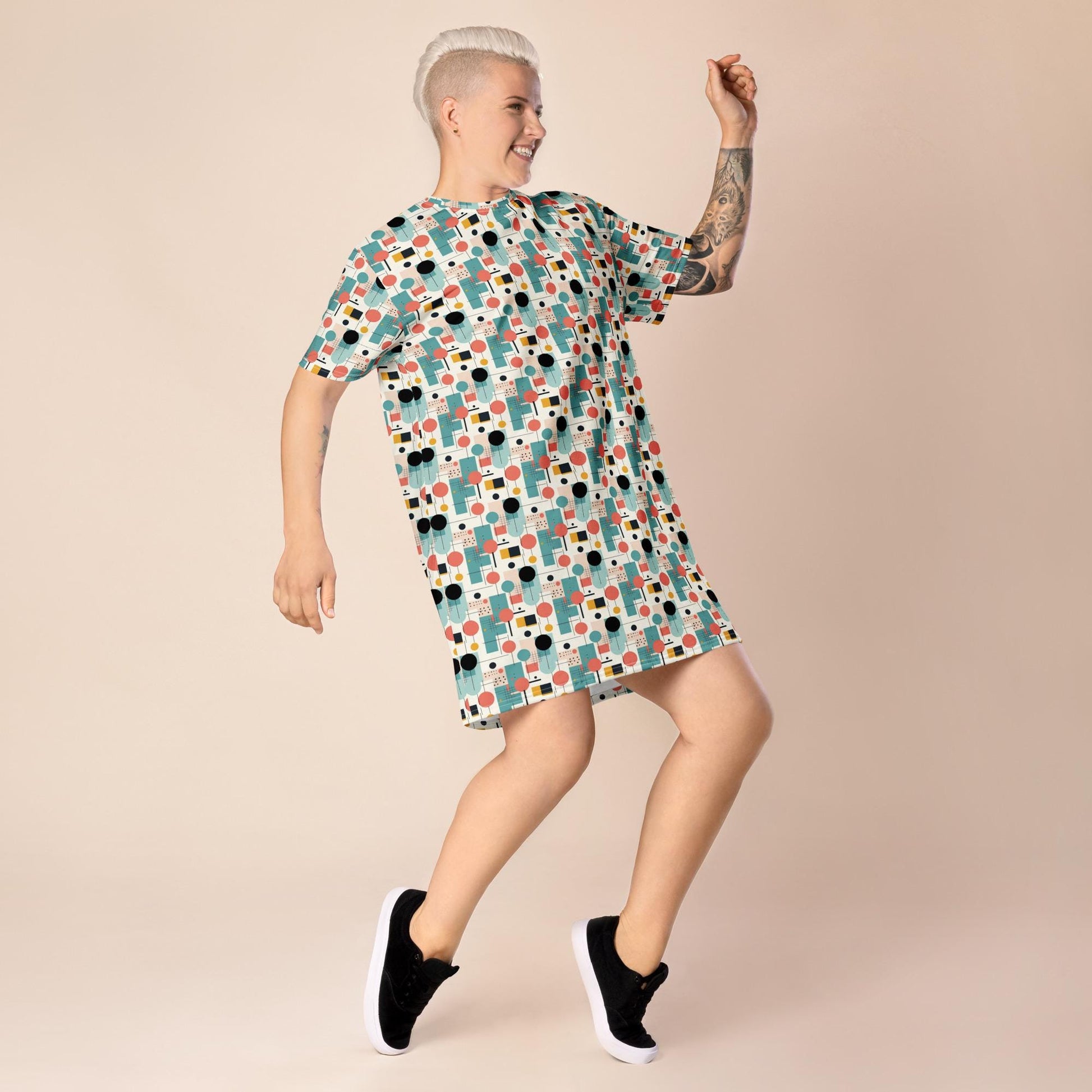 90&#39;s Retro Geometric Print Women’s Shirt Dress – Bold, Stylish & Timeless T-shirt dress Everyday Female Wear